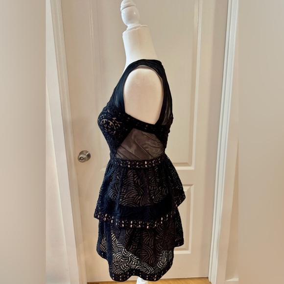 BCBG MaxAzria Joselyn Black Lace Sleeveless Cocktail Dress – Size 2 - Picture 3 of 7